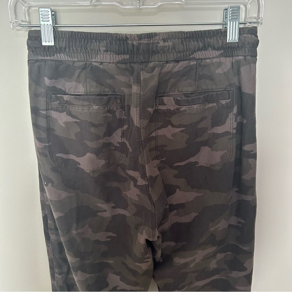 Athleta Farallon Loose Camo Elastic Waist Size 2 Camo Print - Picture 9 of 9